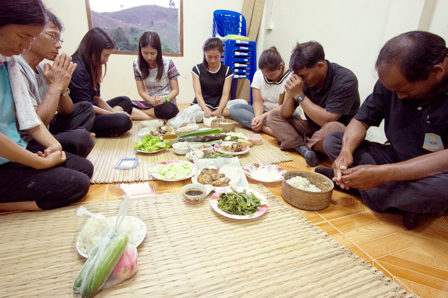 The church planting team shares a meal before teaching in Sandy Creek. The church planting team shares a meal before teaching in Sandy Creek.