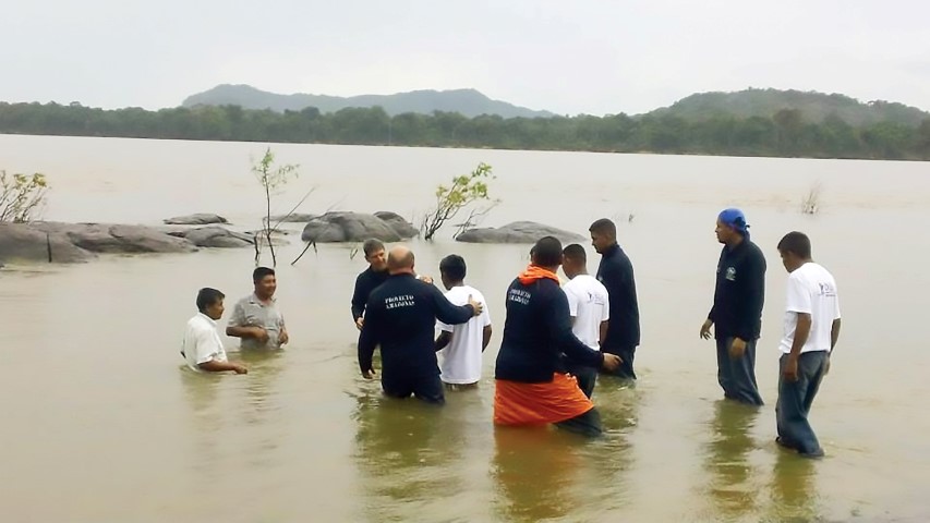 Virgilio and Alexander baptizing those they’ve evangelized. Virgilio and Alexander baptizing those they’ve evangelized.