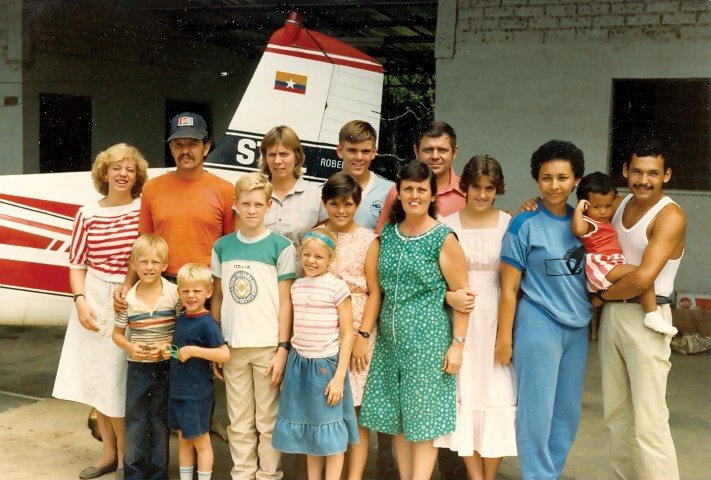 Mark and Joyce Cain with the Guahibo team right after evacuating in 1987 Mark and Joyce Cain with the Guahibo team right after evacuating in 1987