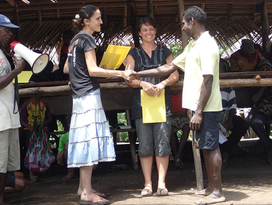 Nisae Williamson with Iski believers Nisae Williamson, Iski, believers